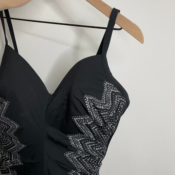 Miraclesuit Temptation Underwire One-Piece Swimsuit Size 12 Womens Black - Picture 8 of 16